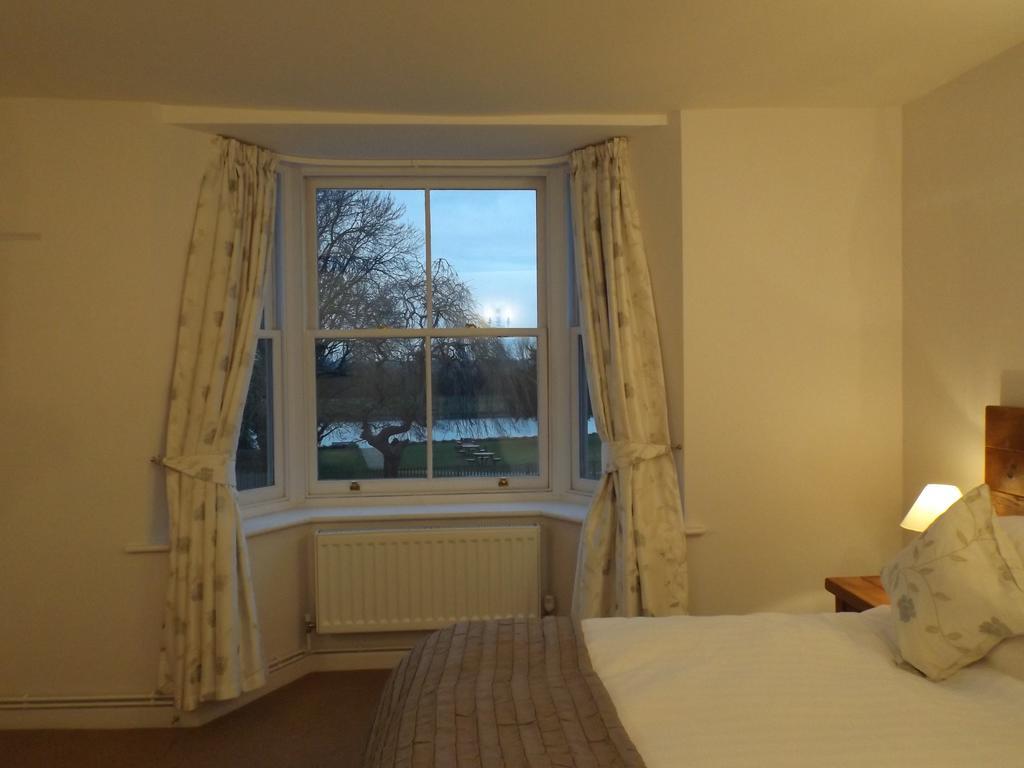 Old Riverview Guest House Earith Habitación foto